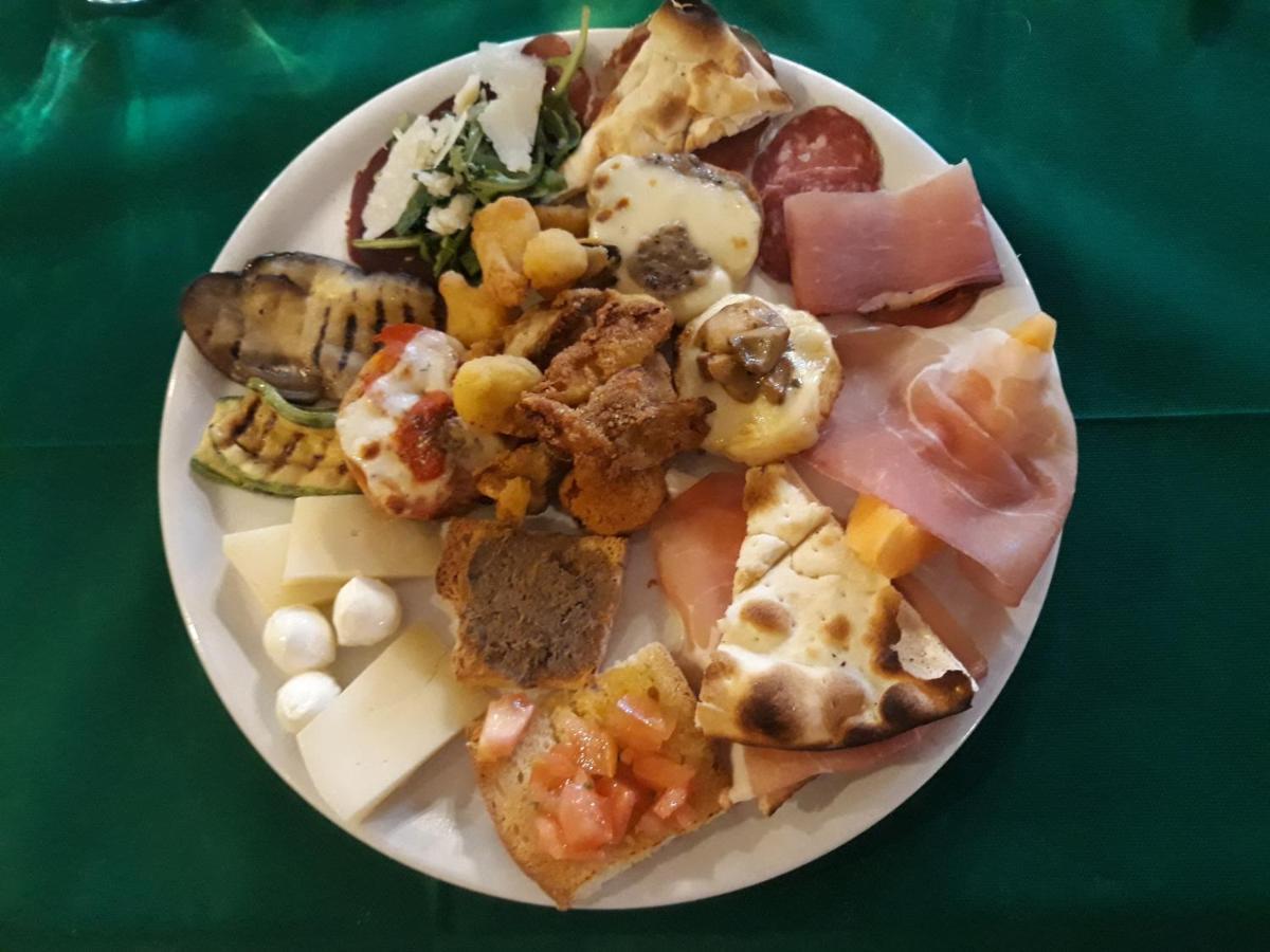 Hotel Ristorante Montenerone Apecchio Экстерьер фото