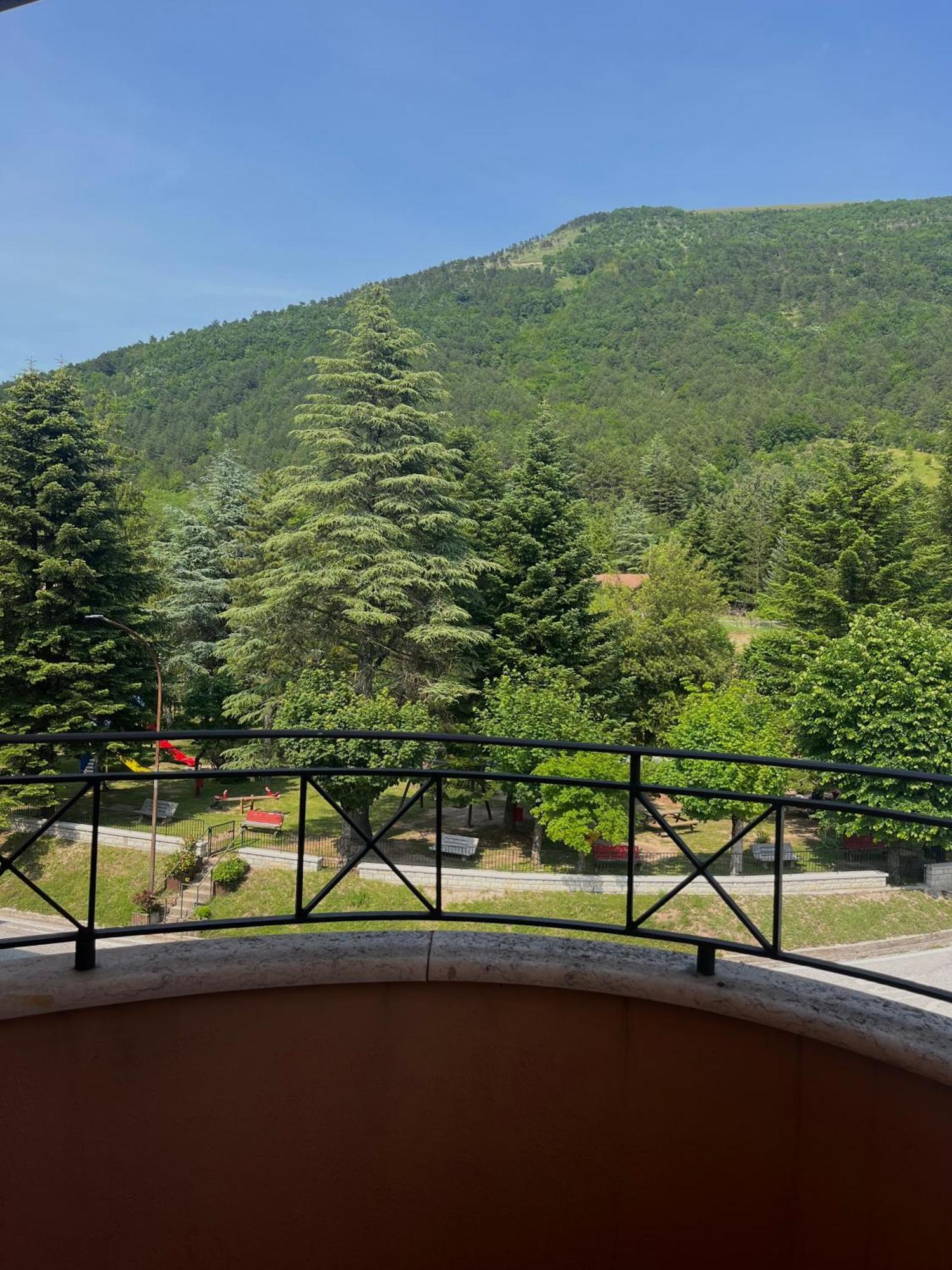 Hotel Ristorante Montenerone Apecchio Экстерьер фото