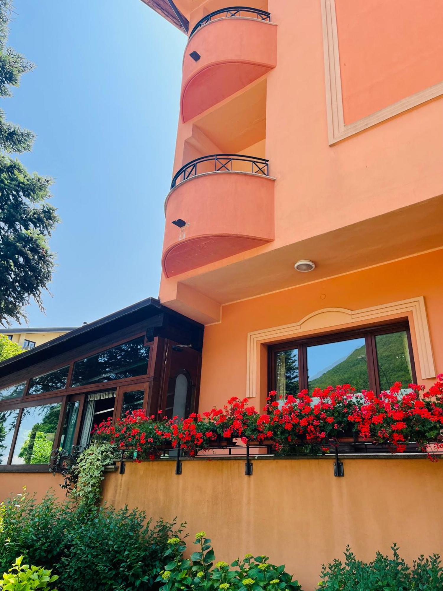Hotel Ristorante Montenerone Apecchio Экстерьер фото